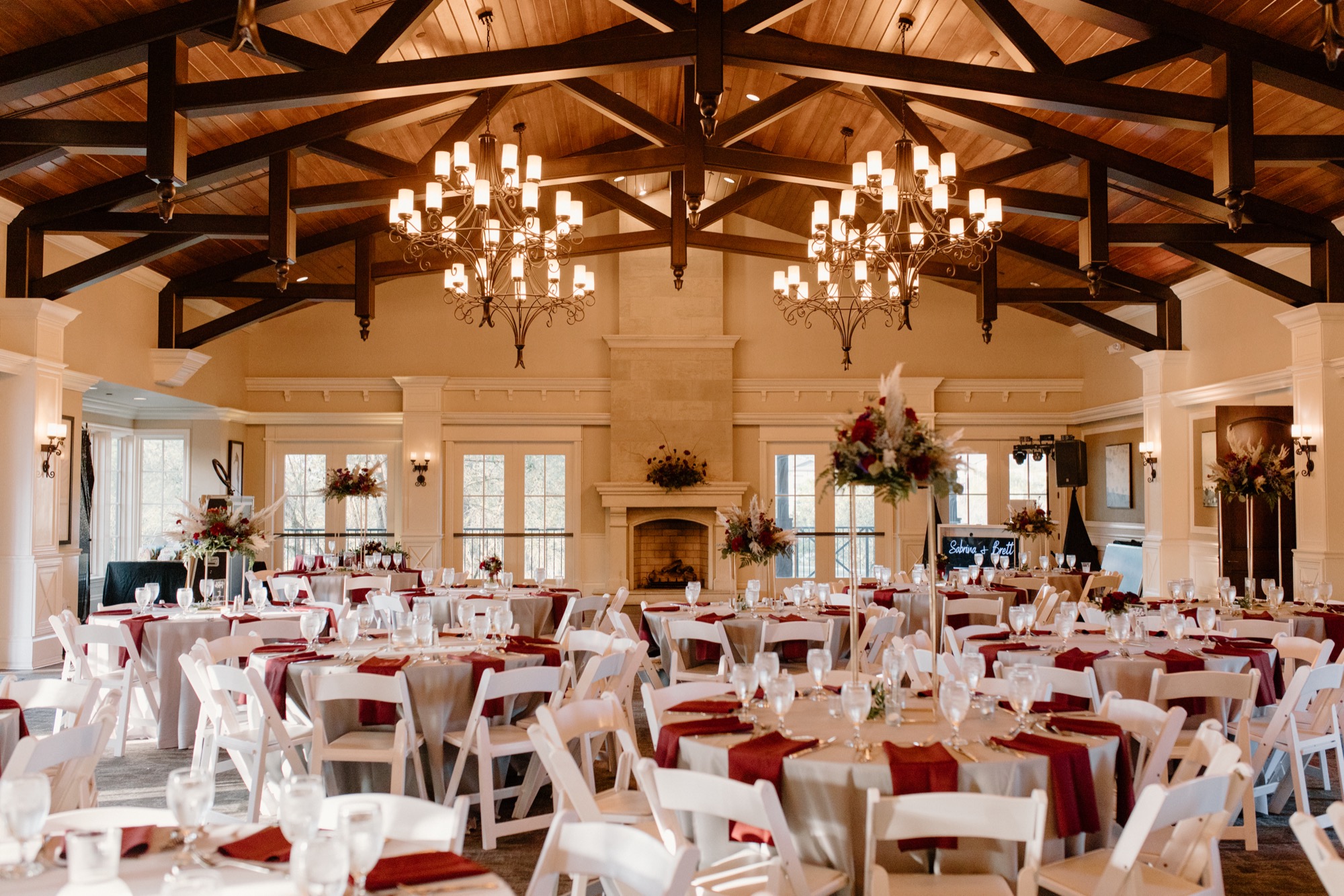 Reception layout with round tables